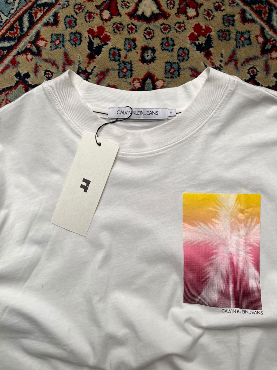 CALVIN KLEIN WHITE GRAPHIC SHIRT - M