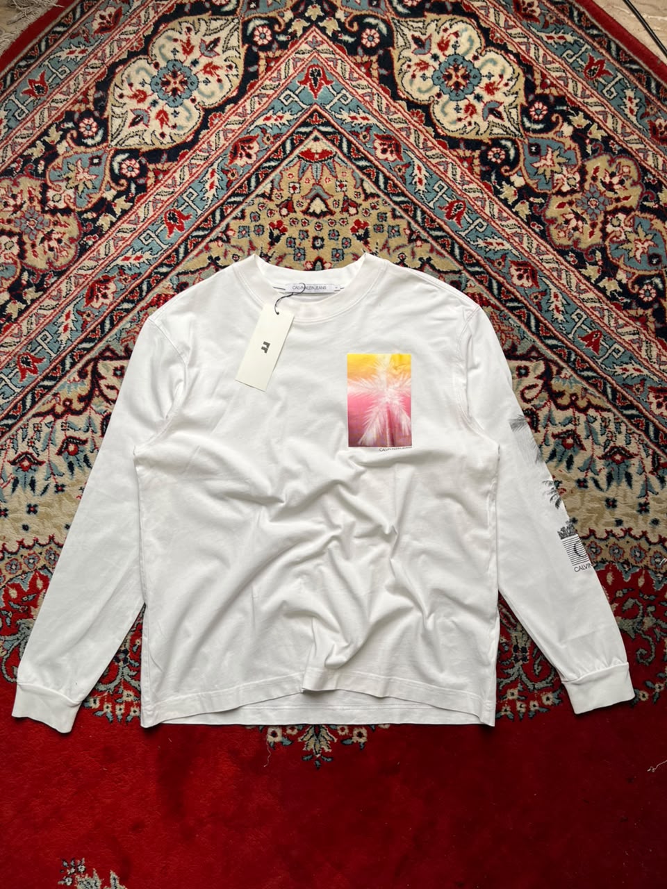 CALVIN KLEIN WHITE GRAPHIC SHIRT - M