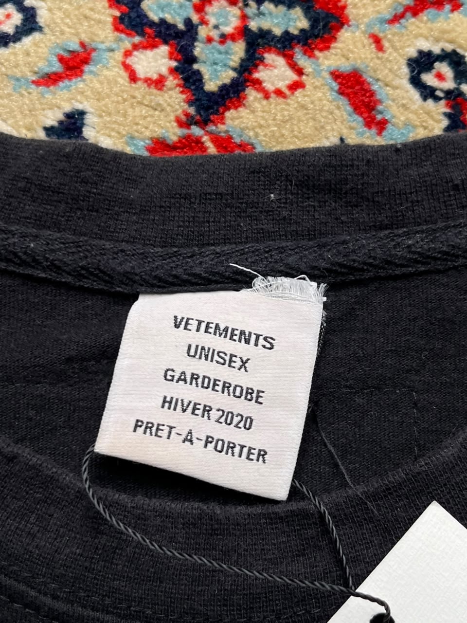 VINTAGE VETEMENTS BLACK GRAPHIC TEE - L