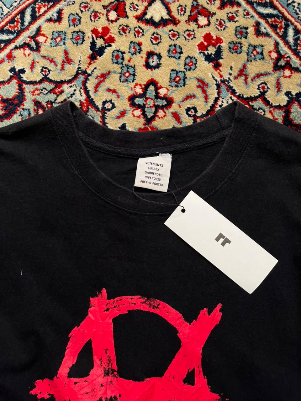 VINTAGE VETEMENTS BLACK GRAPHIC TEE - L