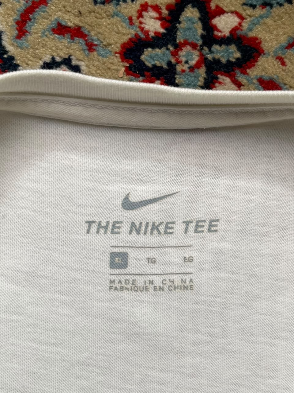 THE NIKE WHITE GRAPHIC TEE - XL