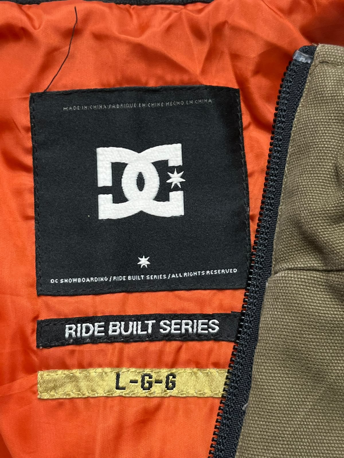 DC SHOES RIDE BUILT SERIES CAMO QUILTED SNOWBOARDING JACKET - L