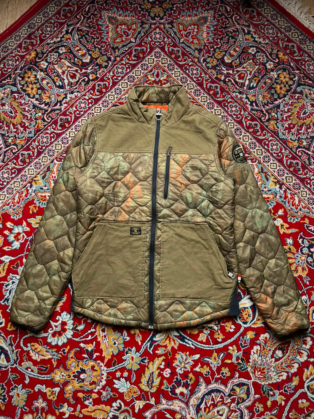 DC SHOES RIDE BUILT SERIES CAMO QUILTED SNOWBOARDING JACKET - L