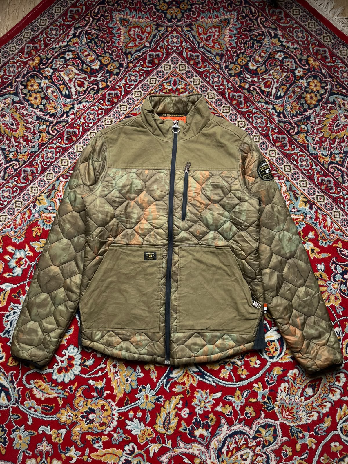 DC SHOES RIDE BUILT SERIES CAMO QUILTED SNOWBOARDING JACKET - L