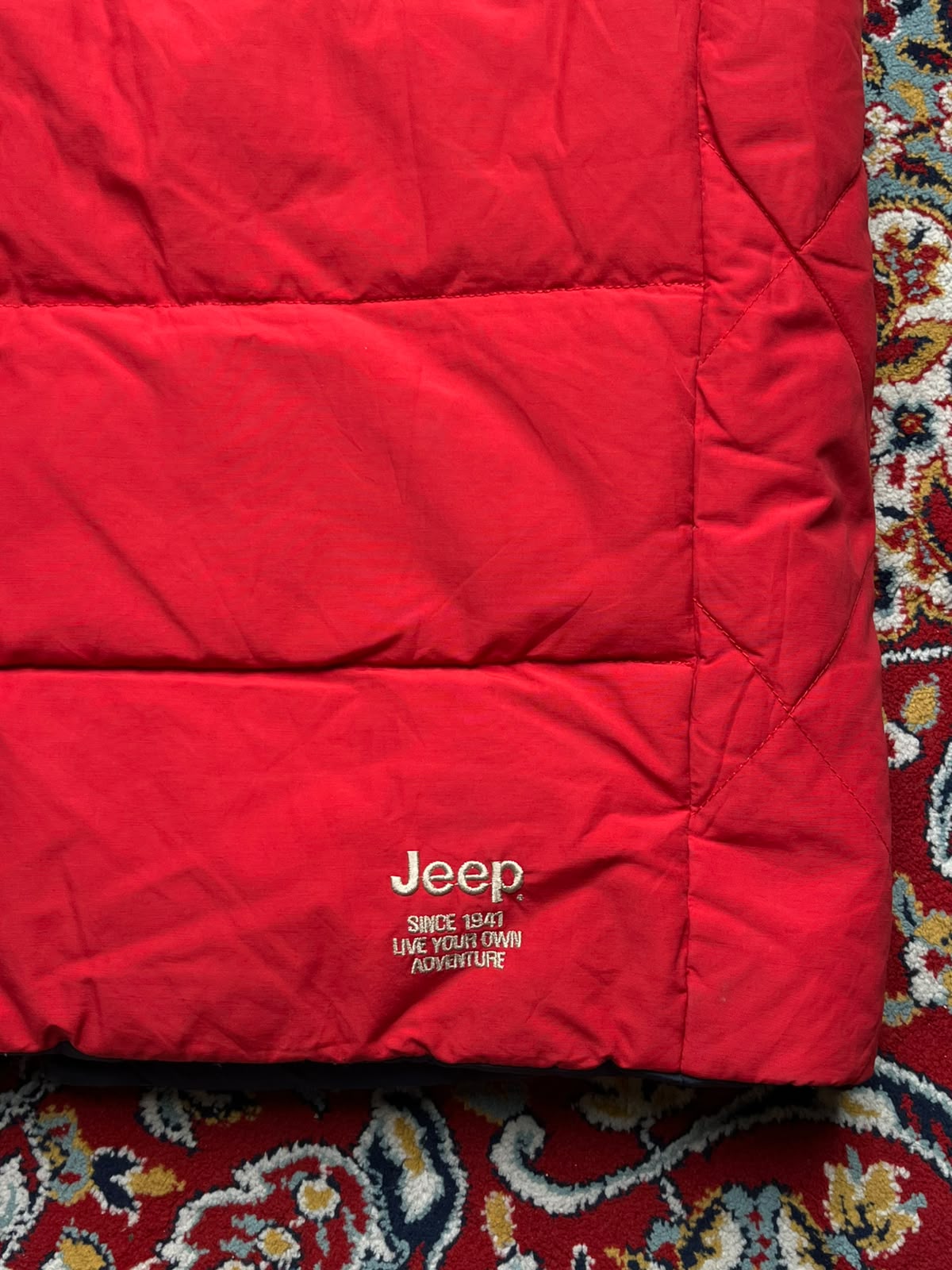 JEEP REVERSIBLE PUFFER DETACHABLE HOOD RED JACKET - M