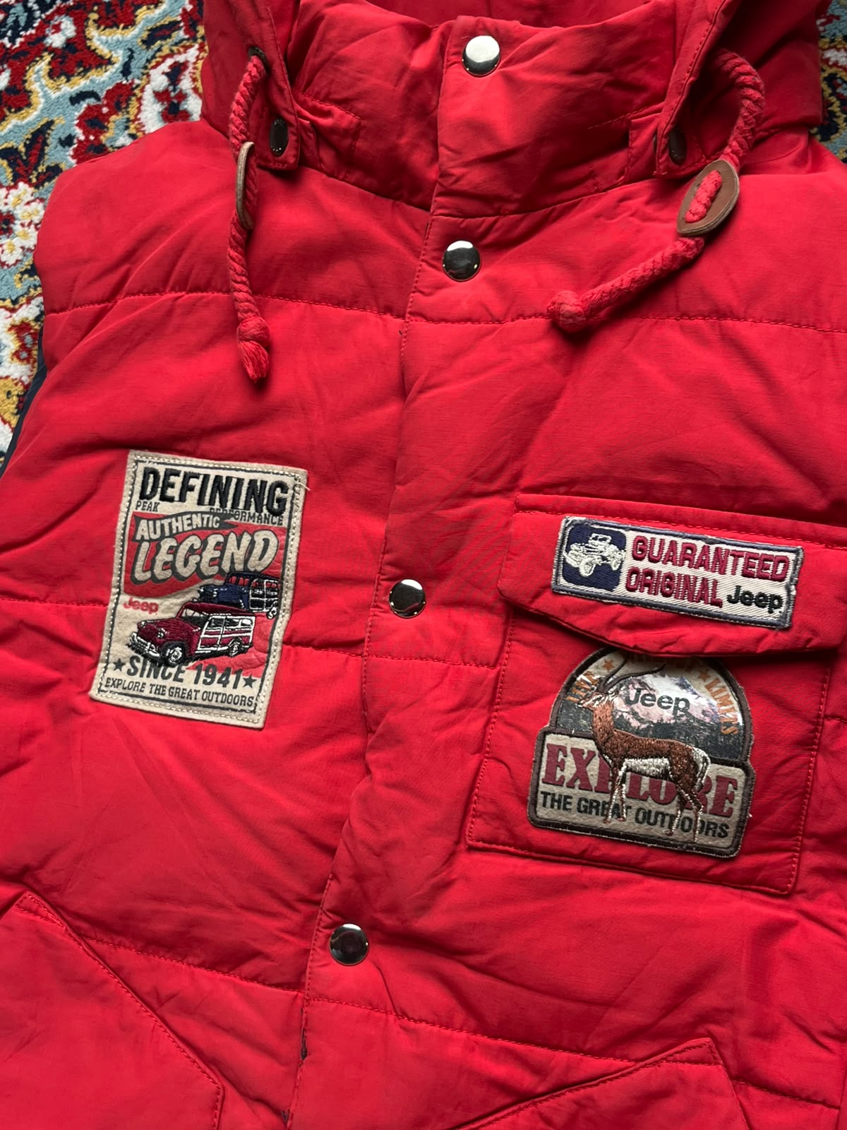 JEEP REVERSIBLE PUFFER DETACHABLE HOOD RED JACKET - M