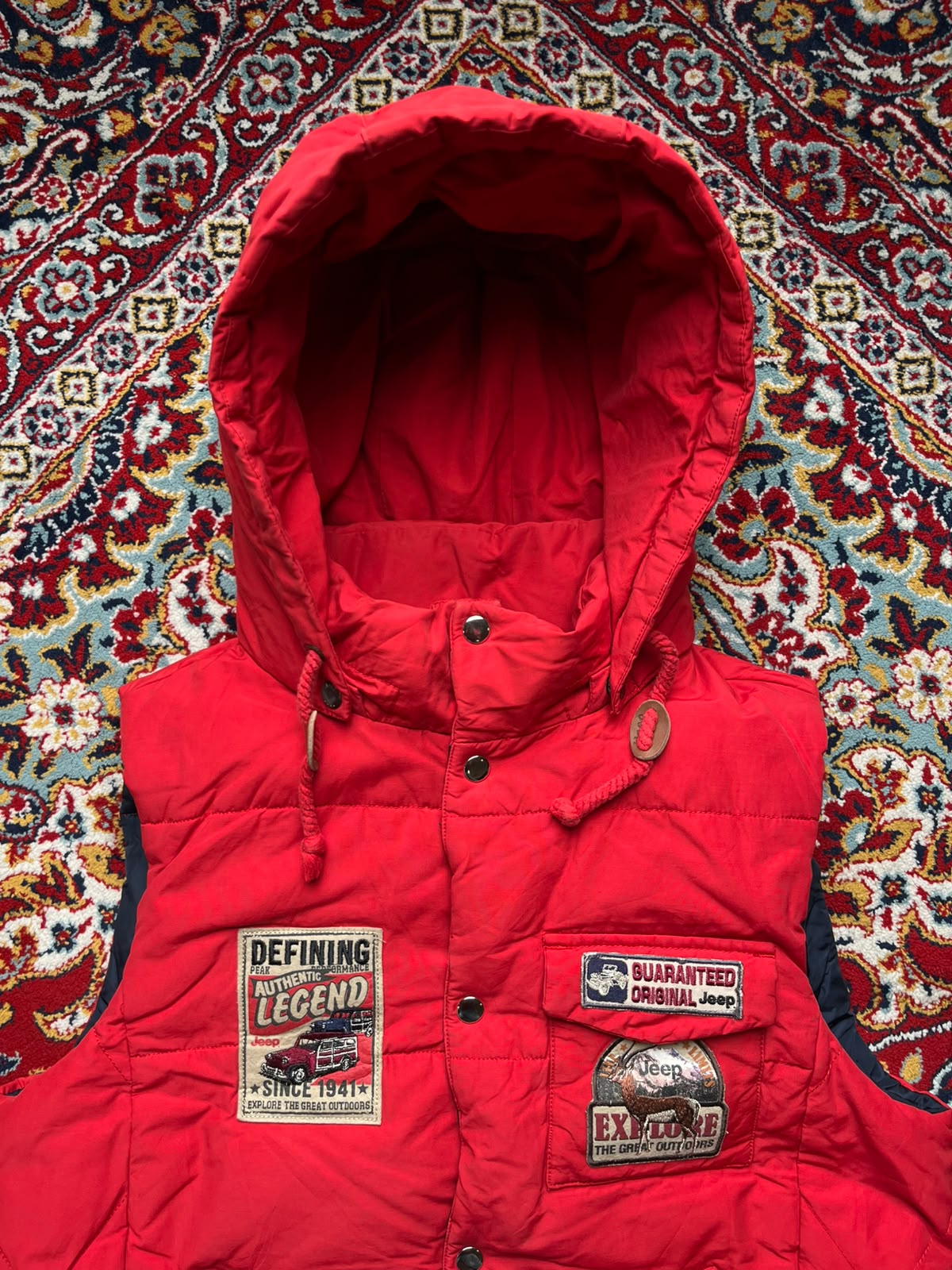 JEEP REVERSIBLE PUFFER DETACHABLE HOOD RED JACKET - M