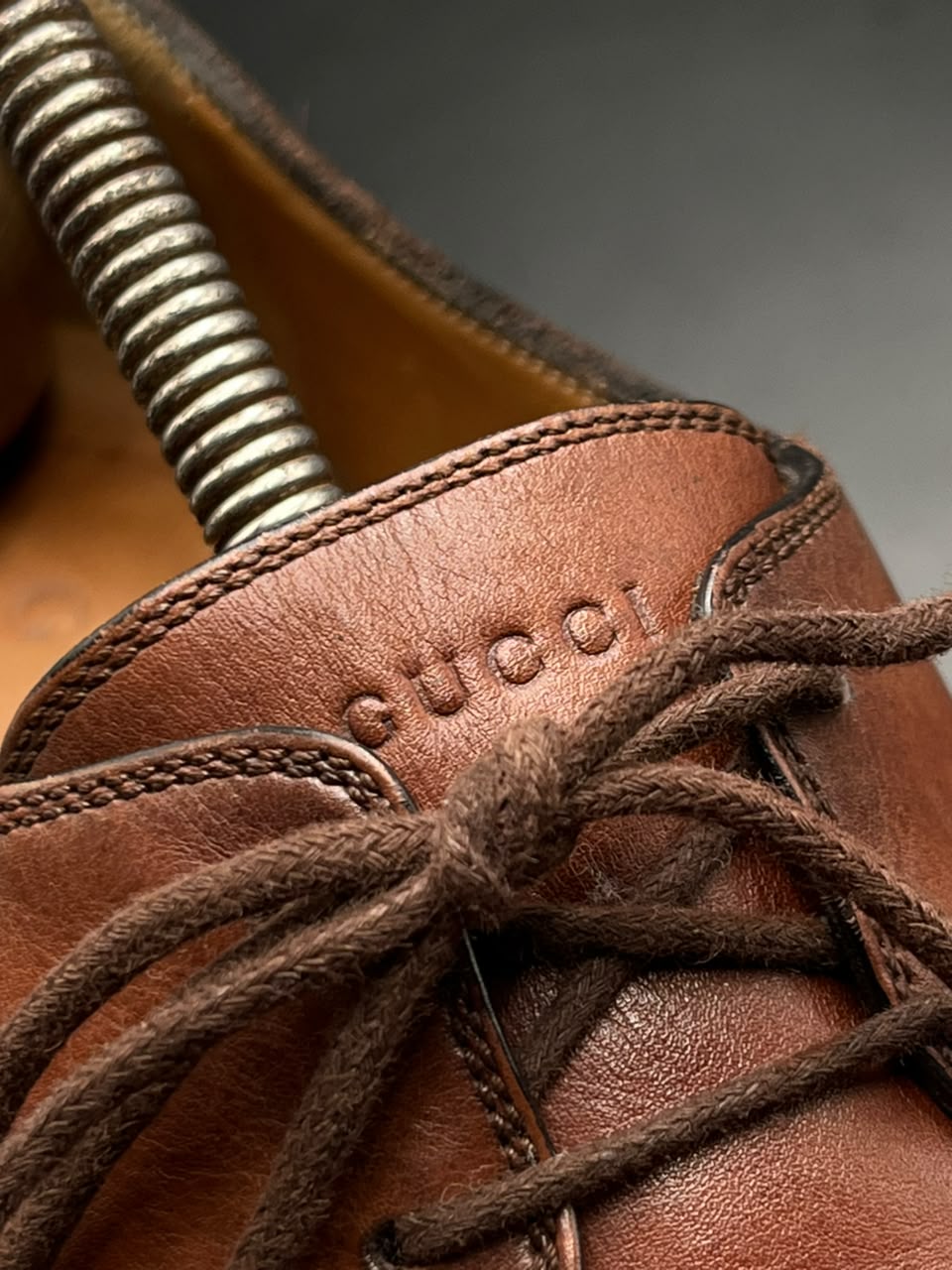 GUCCI Mens Brown Burnished Leather Suede Plain Toe Derbys - 41