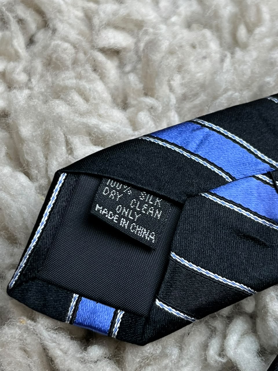 Hudson & Oates Mens Black Blue Silver Diagonal Striped Formal 100% Silk Tie