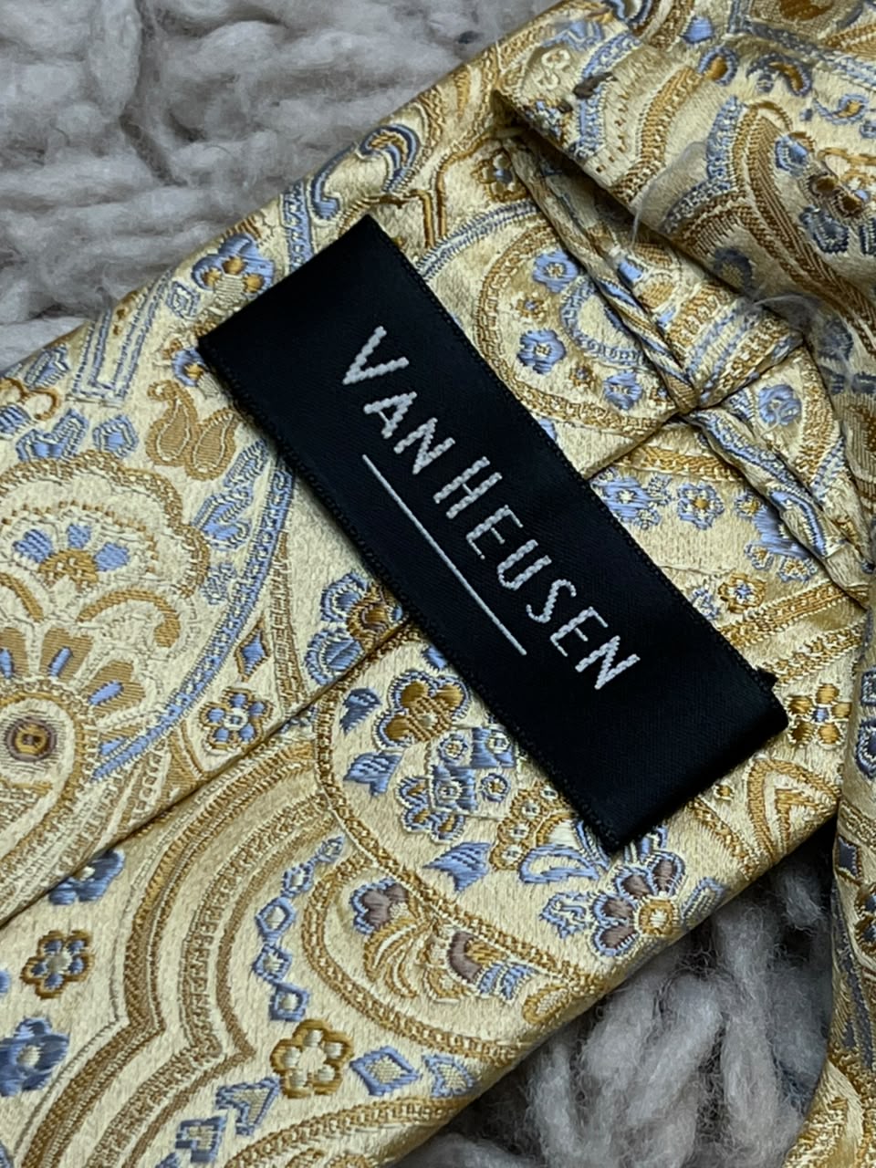 VAN HEUSEN Mens Yellow Gold Light Blue Floral Paisley 100% Silk Dress Tie