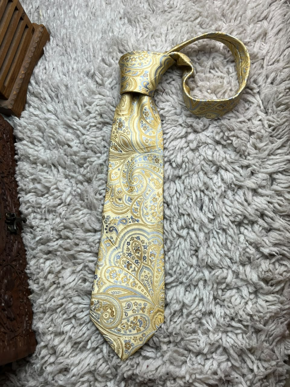 VAN HEUSEN Mens Yellow Gold Light Blue Floral Paisley 100% Silk Dress Tie