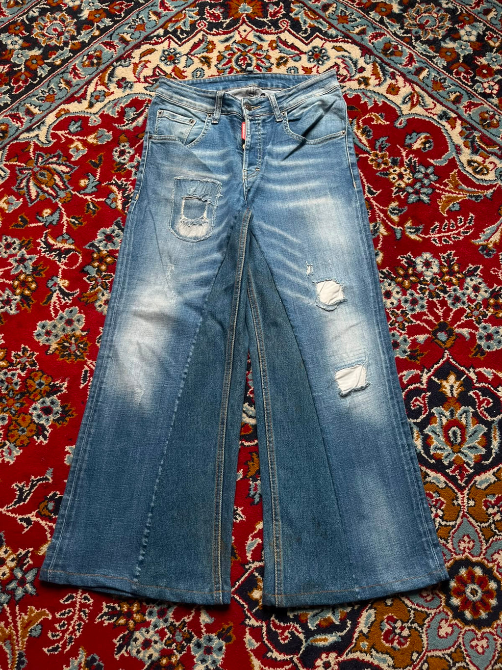 DSQUARED2 Light WashED Distressed Ripped Wide FIT Flared JEANS - 28