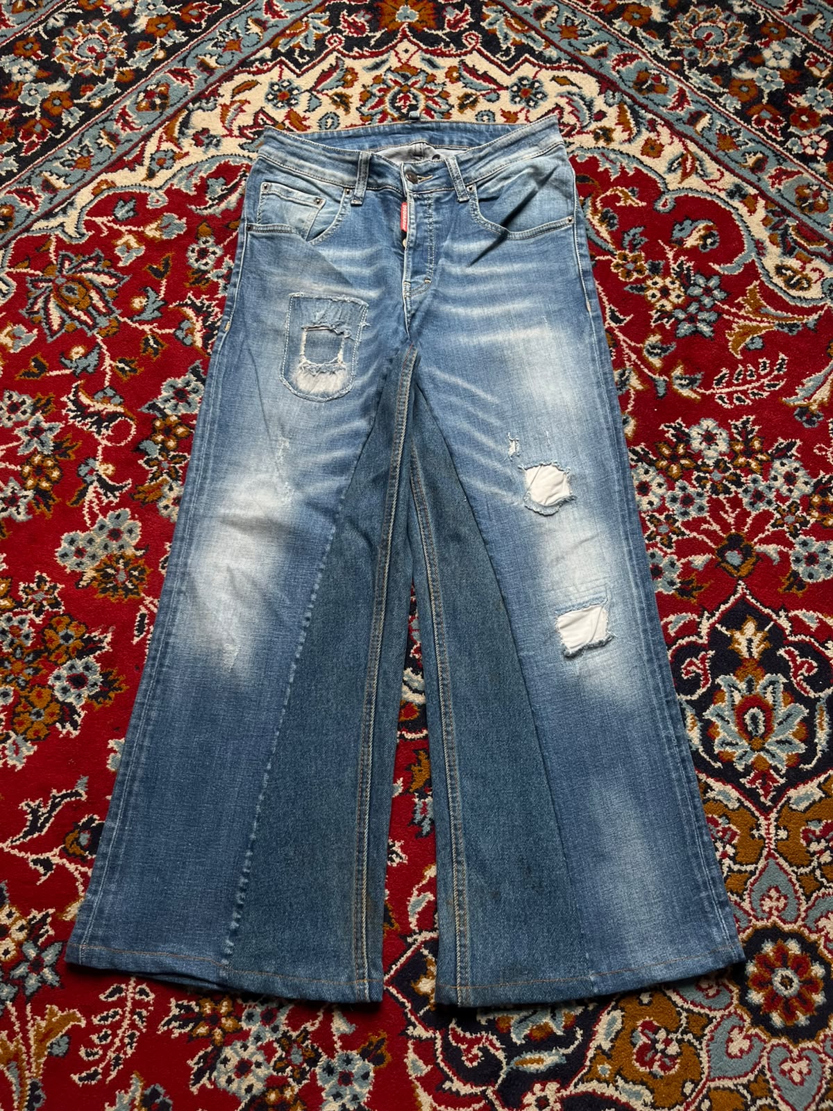 DSQUARED2 Light WashED Distressed Ripped Wide FIT Flared JEANS - 28