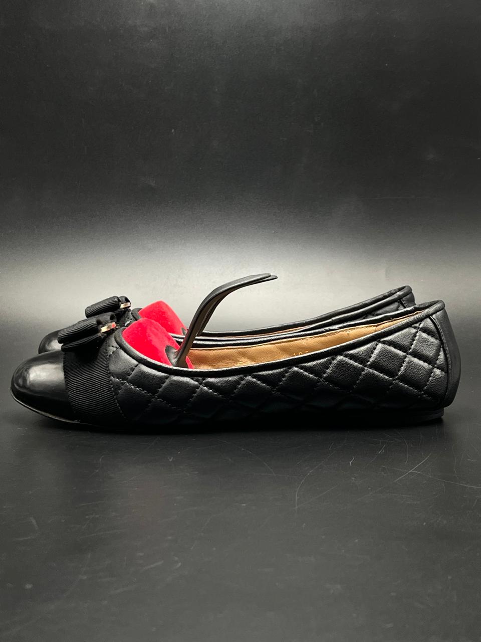 Salvatore Ferragamo Black Quilted Leather Vara Bow Ballet Flats - 38