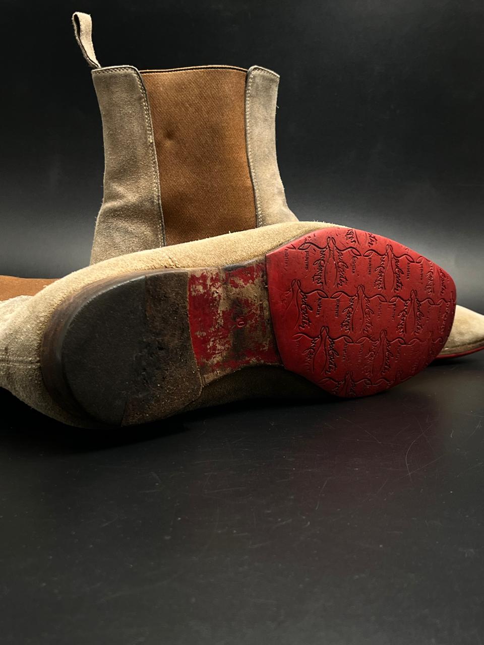 CHRISTIAN LOUBOUTIN Beige Suede Chelsea Boots Signature Red Sole - 40