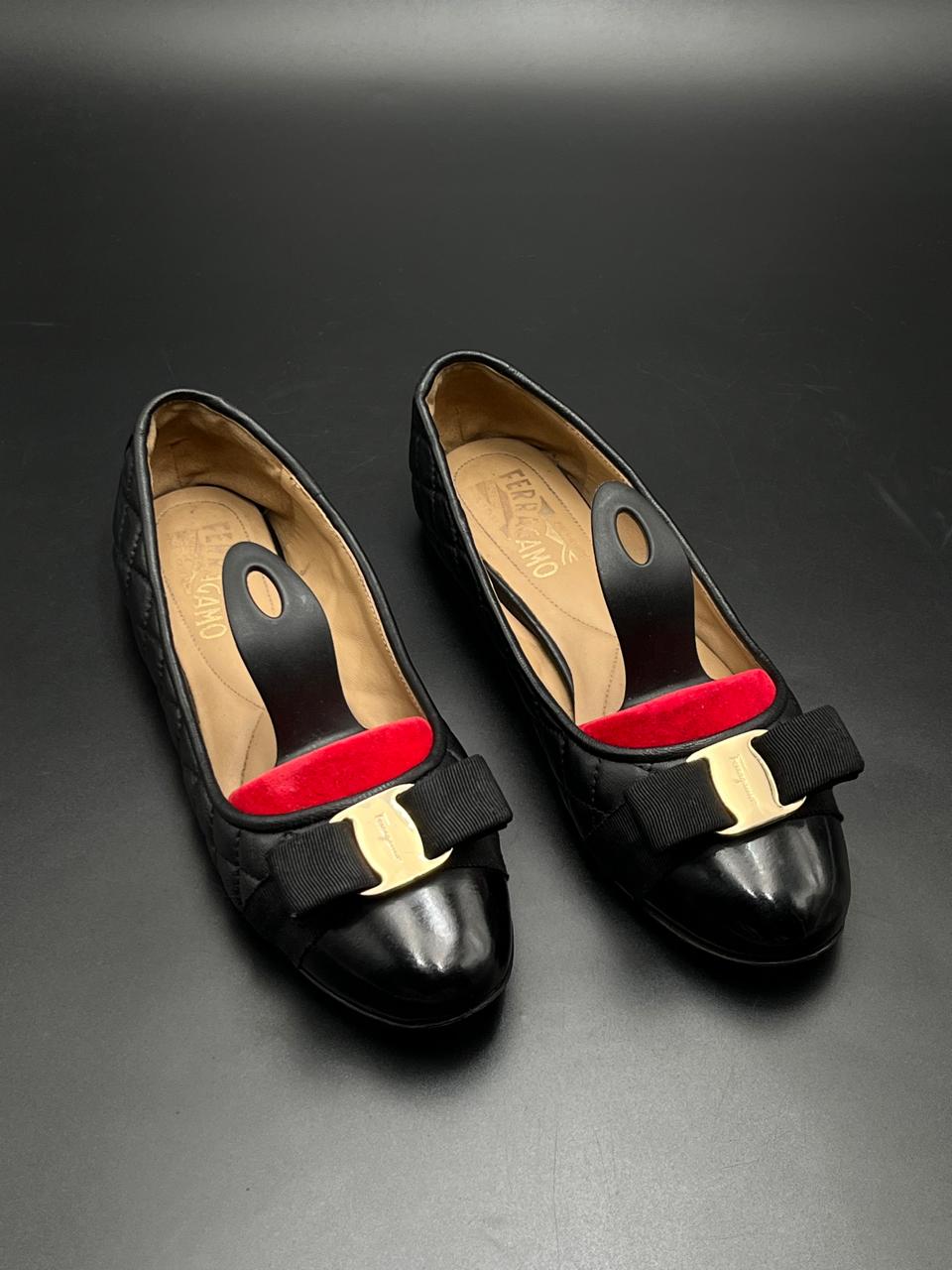 Salvatore Ferragamo Black Quilted Leather Vara Bow Ballet Flats - 38