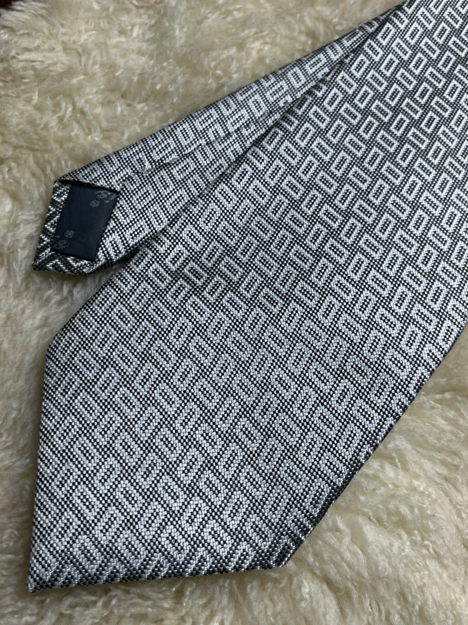Basis Mender Pure Silk Made in France - Silver Grey Geometric Tie
