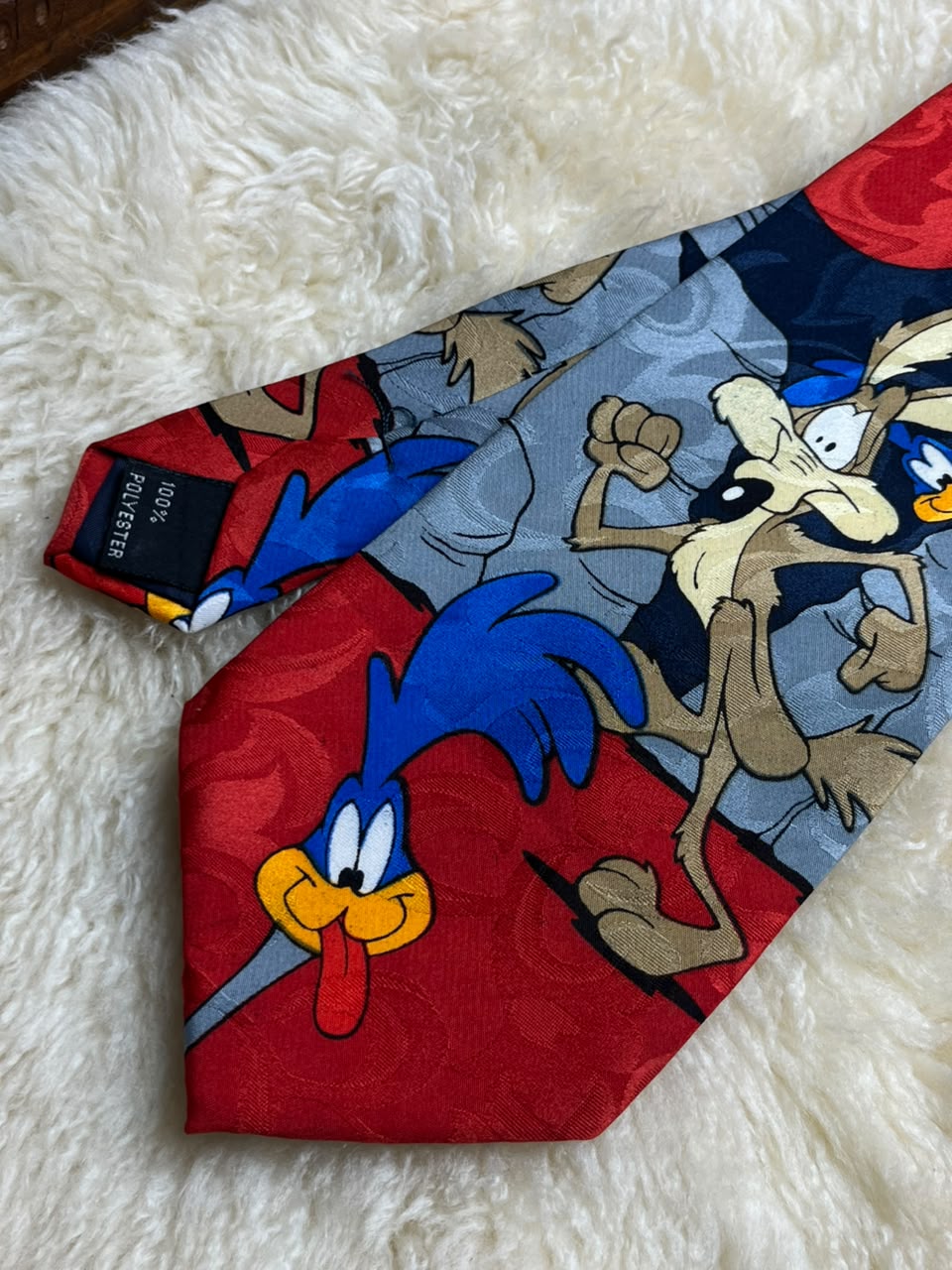 Vintage 1994 Warner Bros Looney Tunes - Wile E Coyote Road Runner tie