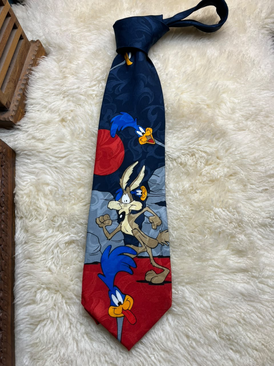 Vintage 1994 Warner Bros Looney Tunes - Wile E Coyote Road Runner tie