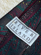 River Island Made in Britain - Green Burgundy Silk Paisley tie