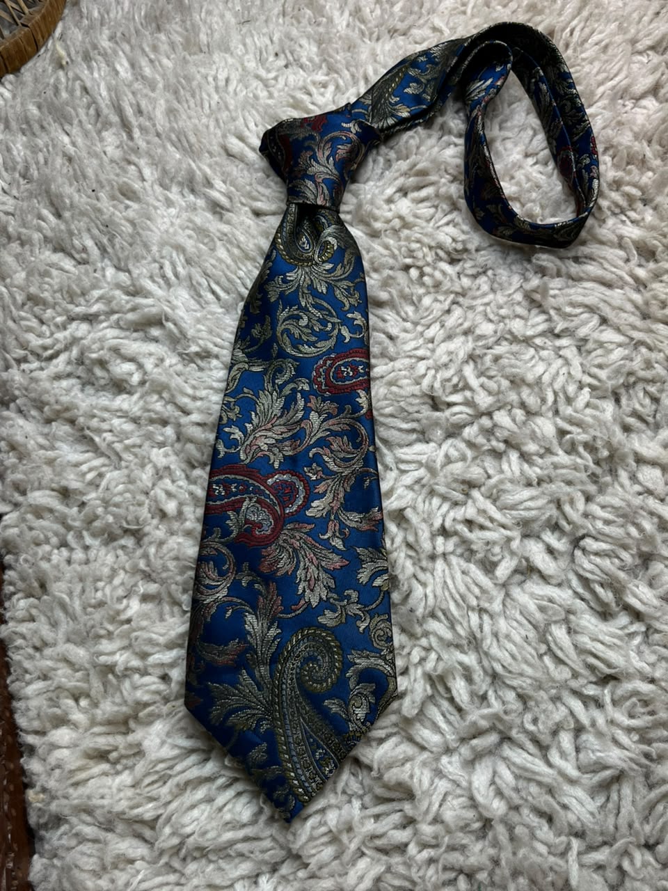 Welch Margetson Made in UK - Blue Gold Baroque Medallion tie