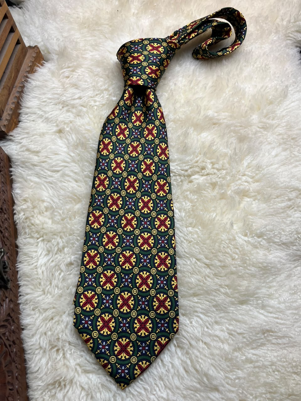 Past Times 100% Silk - Green Medieval Stained Glass Rosette Tie