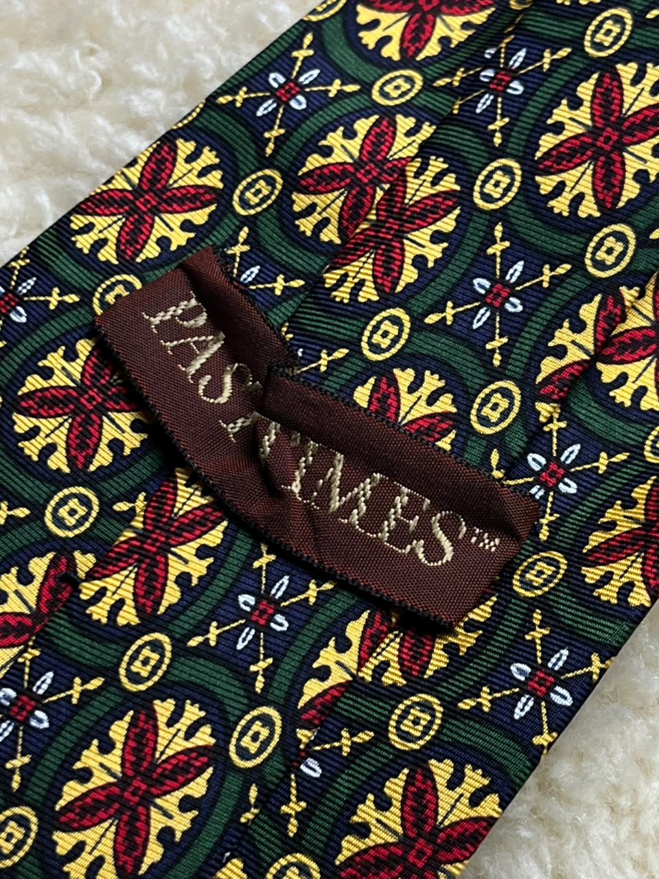 Past Times 100% Silk - Green Medieval Stained Glass Rosette Tie