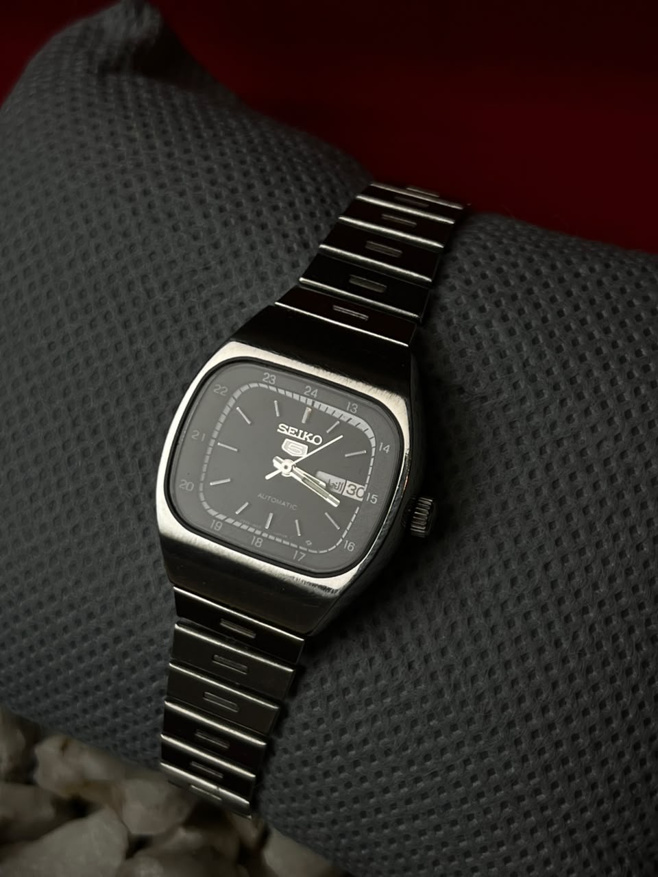 Vintage 1973 Seiko 5 Automatic Black Dial TV Case Watch