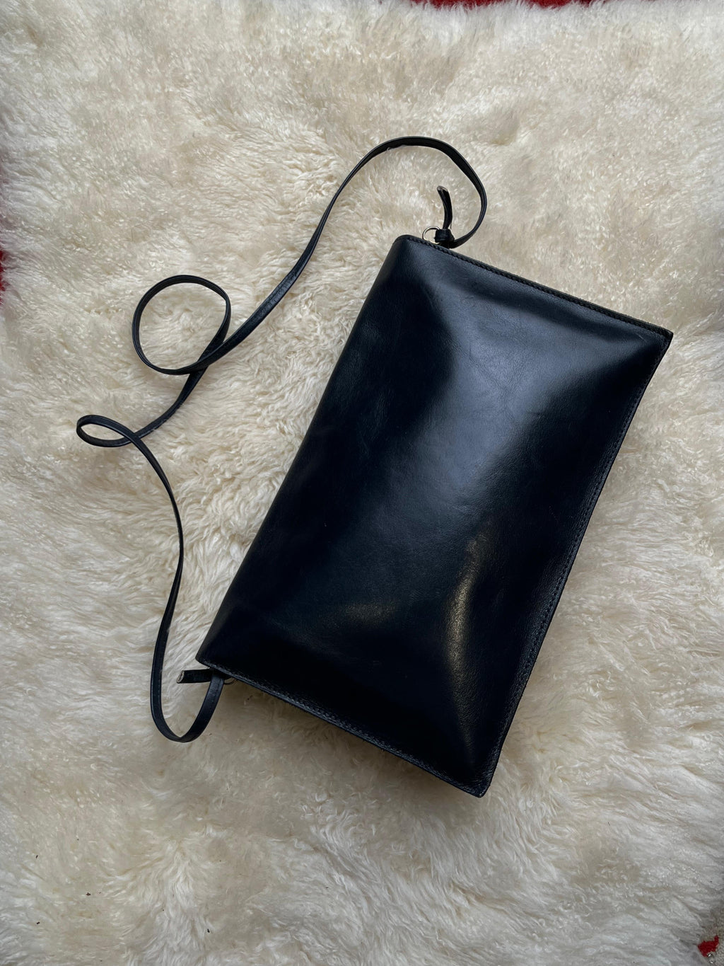 Vintage 90s Minimalist Navy Blue Leather Flap Shoulder Bag Crossbody Clutch Metal Ring