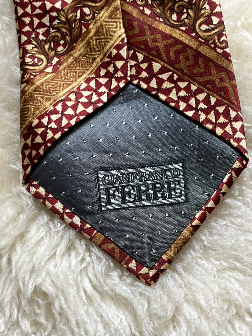 Gianfranco Ferre 100% Silk Tie Mens Burgundy Geometric Baroque Scroll Italy