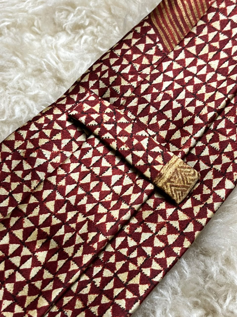 Gianfranco Ferre 100% Silk Tie Mens Burgundy Geometric Baroque Scroll Italy