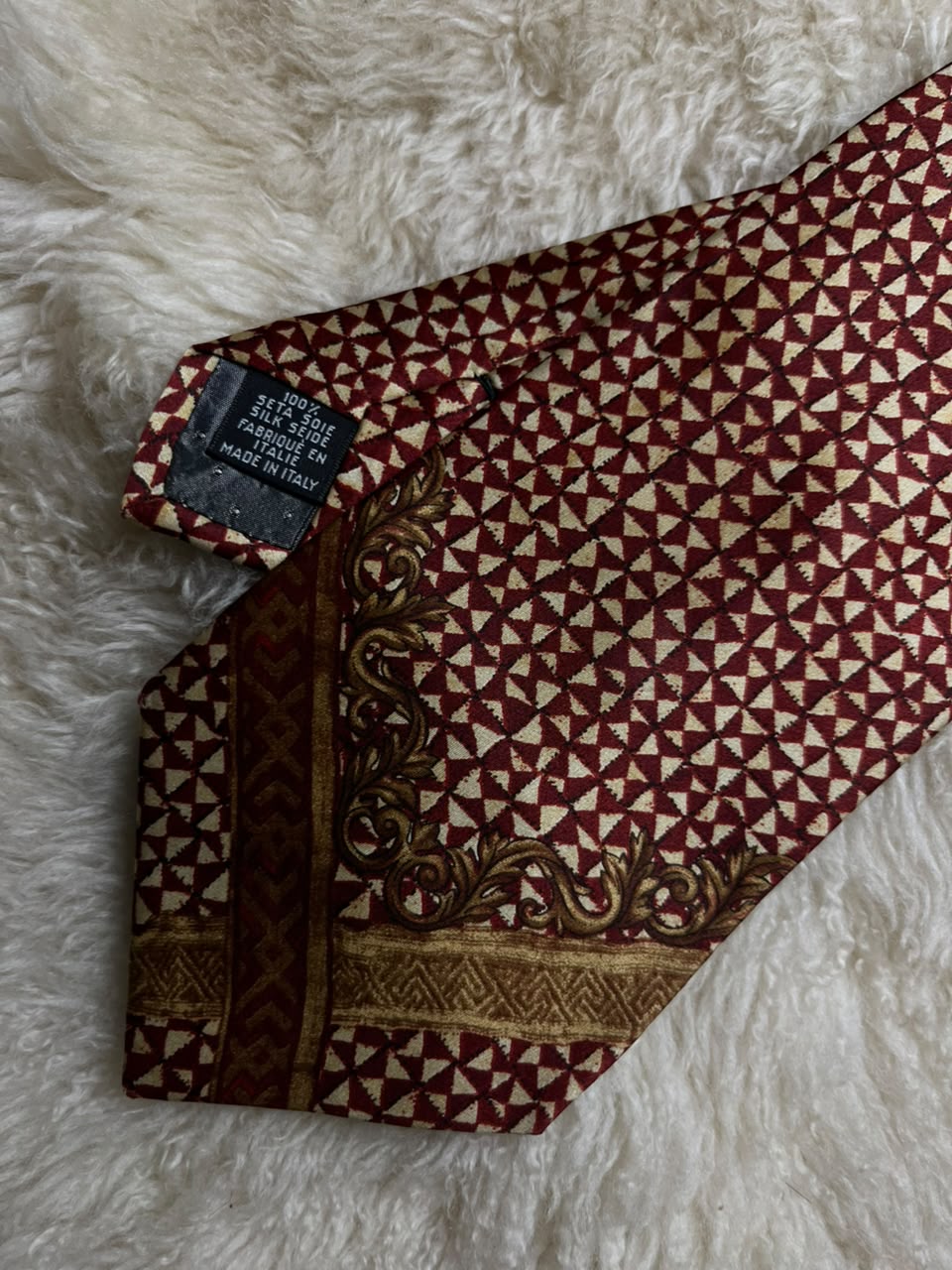 Gianfranco Ferre 100% Silk Tie Mens Burgundy Geometric Baroque Scroll Italy