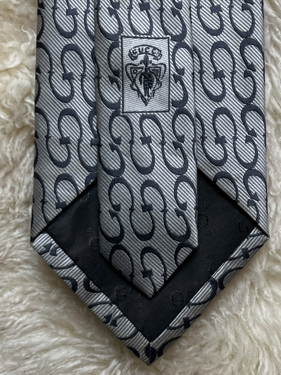 GUCCI 100% Silk Tie Mens Grey Interlocking GG Monogram Crest Logo Made in Italy
