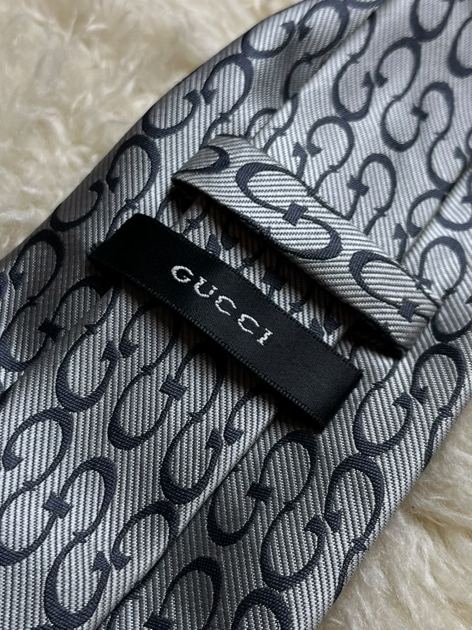 GUCCI 100% Silk Tie Mens Grey Interlocking GG Monogram Crest Logo Made in Italy