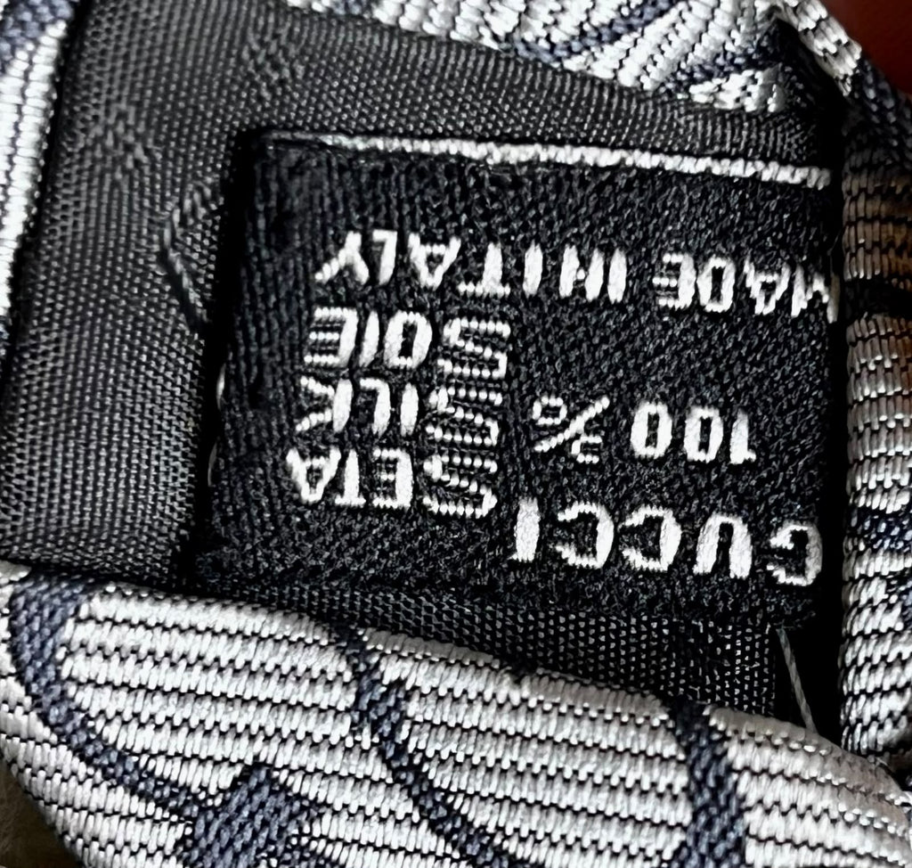 GUCCI 100% Silk Tie Mens Grey Interlocking GG Monogram Crest Logo Made in Italy