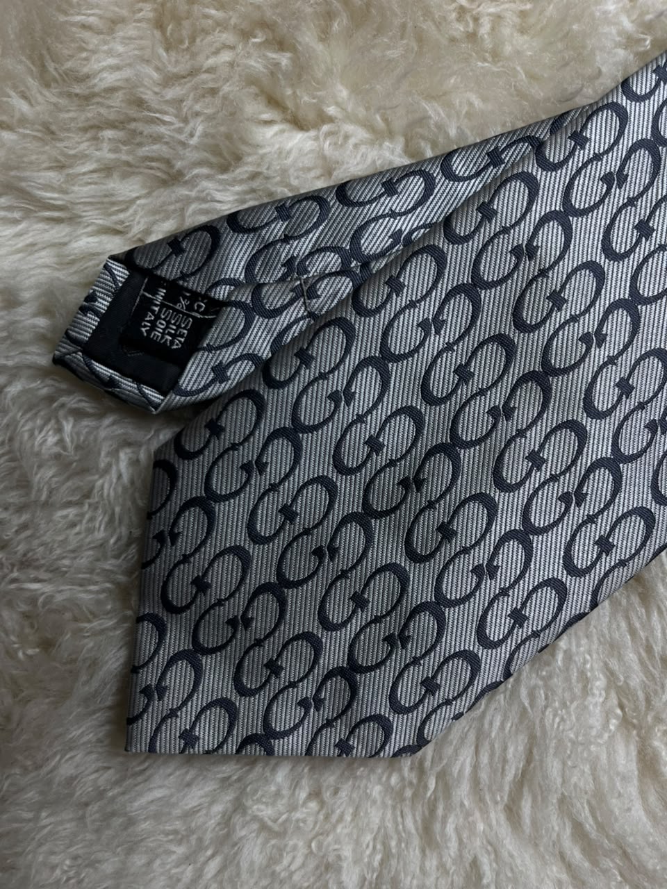 GUCCI 100% Silk Tie Mens Grey Interlocking GG Monogram Crest Logo Made in Italy