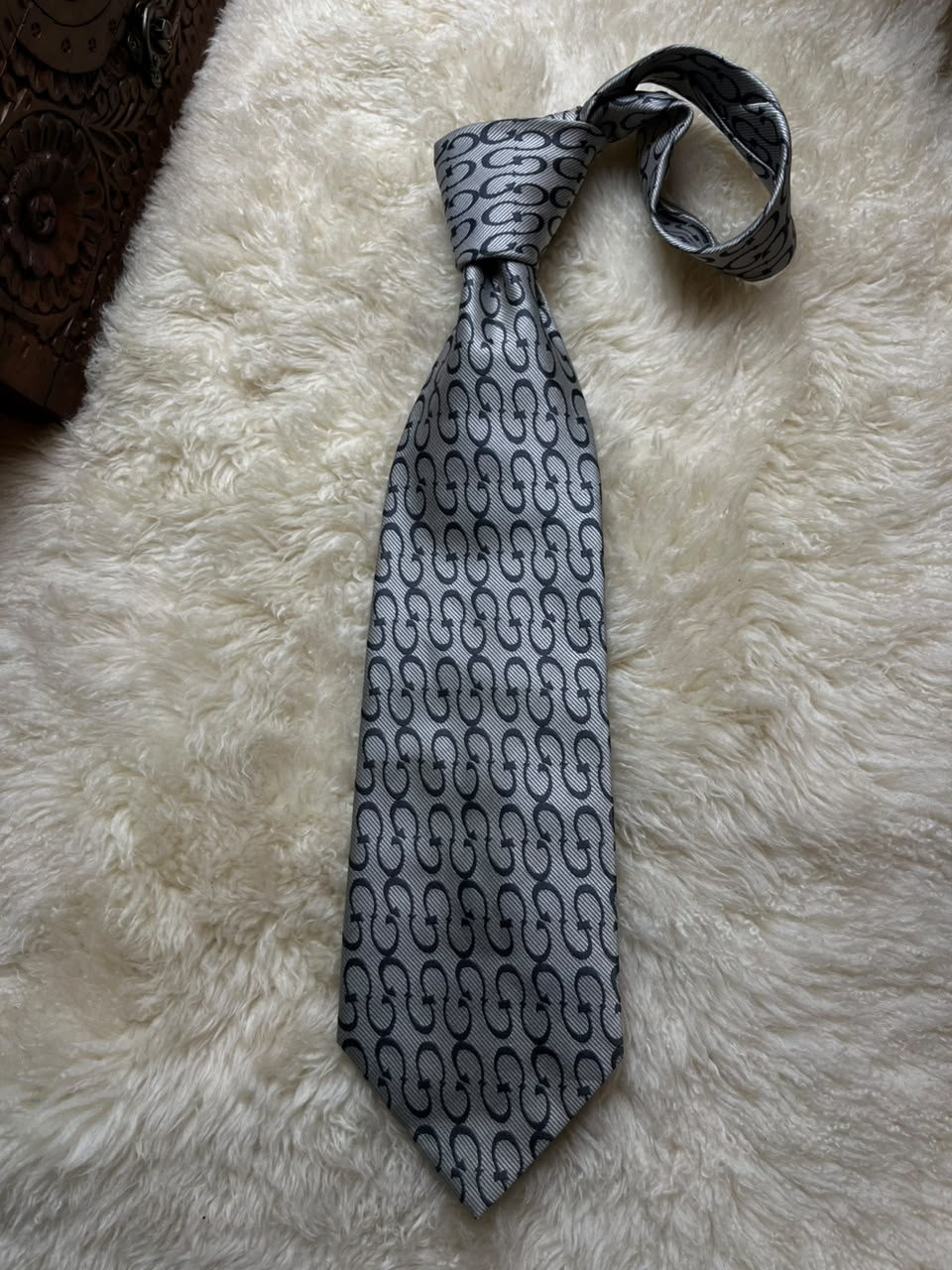 GUCCI 100% Silk Tie Mens Grey Interlocking GG Monogram Crest Logo Made in Italy