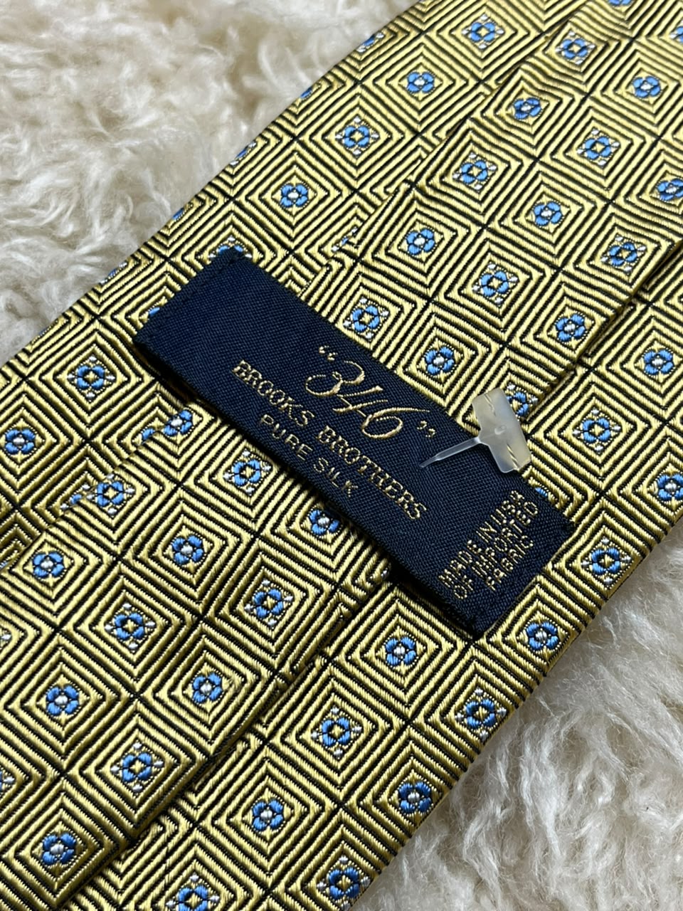 Brooks Brothers 346 Pure Silk Tie Mens Gold Geometric Diamond Foulard Made in USA