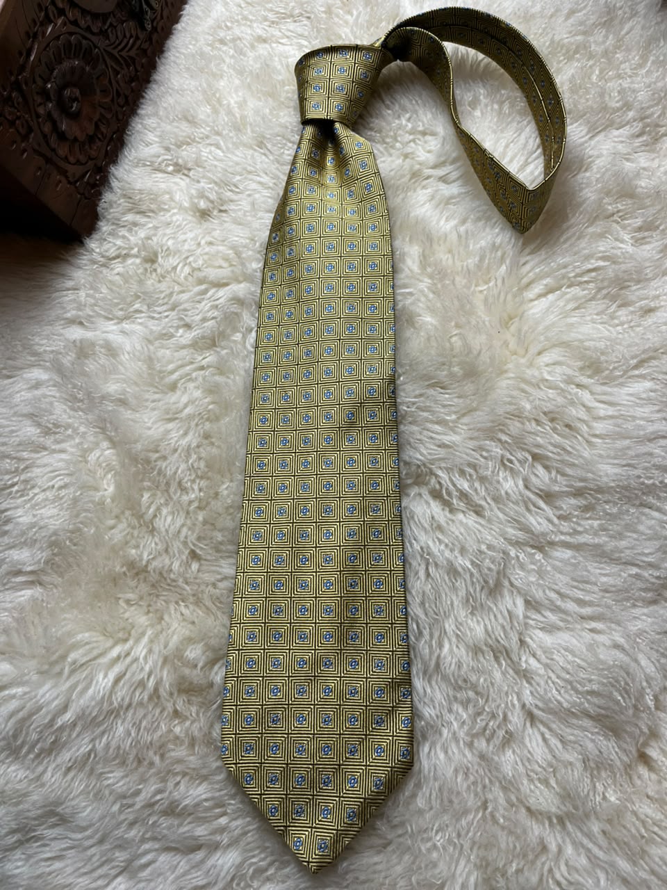 Brooks Brothers 346 Pure Silk Tie Mens Gold Geometric Diamond Foulard Made in USA
