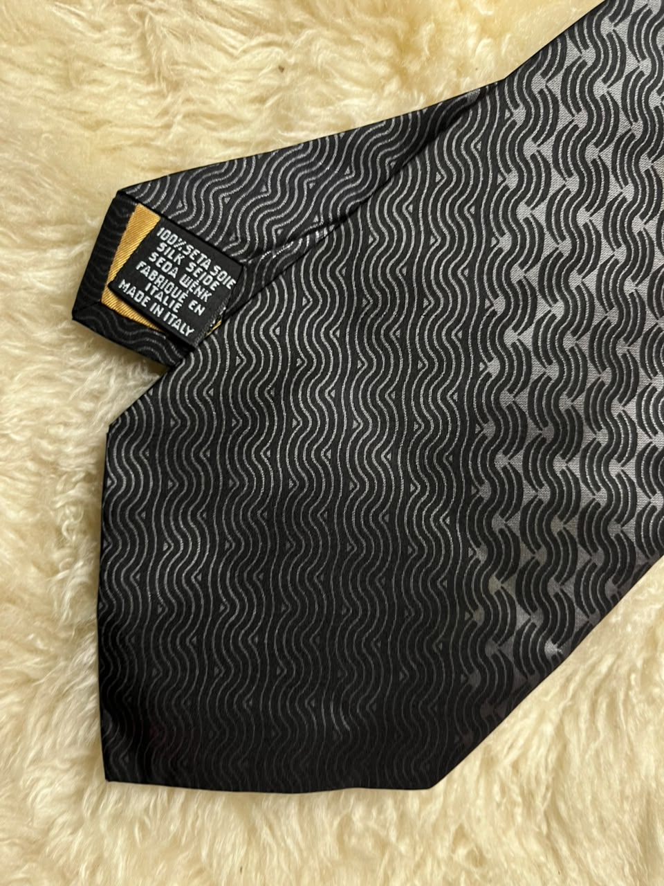 Yves Saint Laurent YSL Silk Tie Mens Black Grey Wavy Ribbon Geometric Italy
