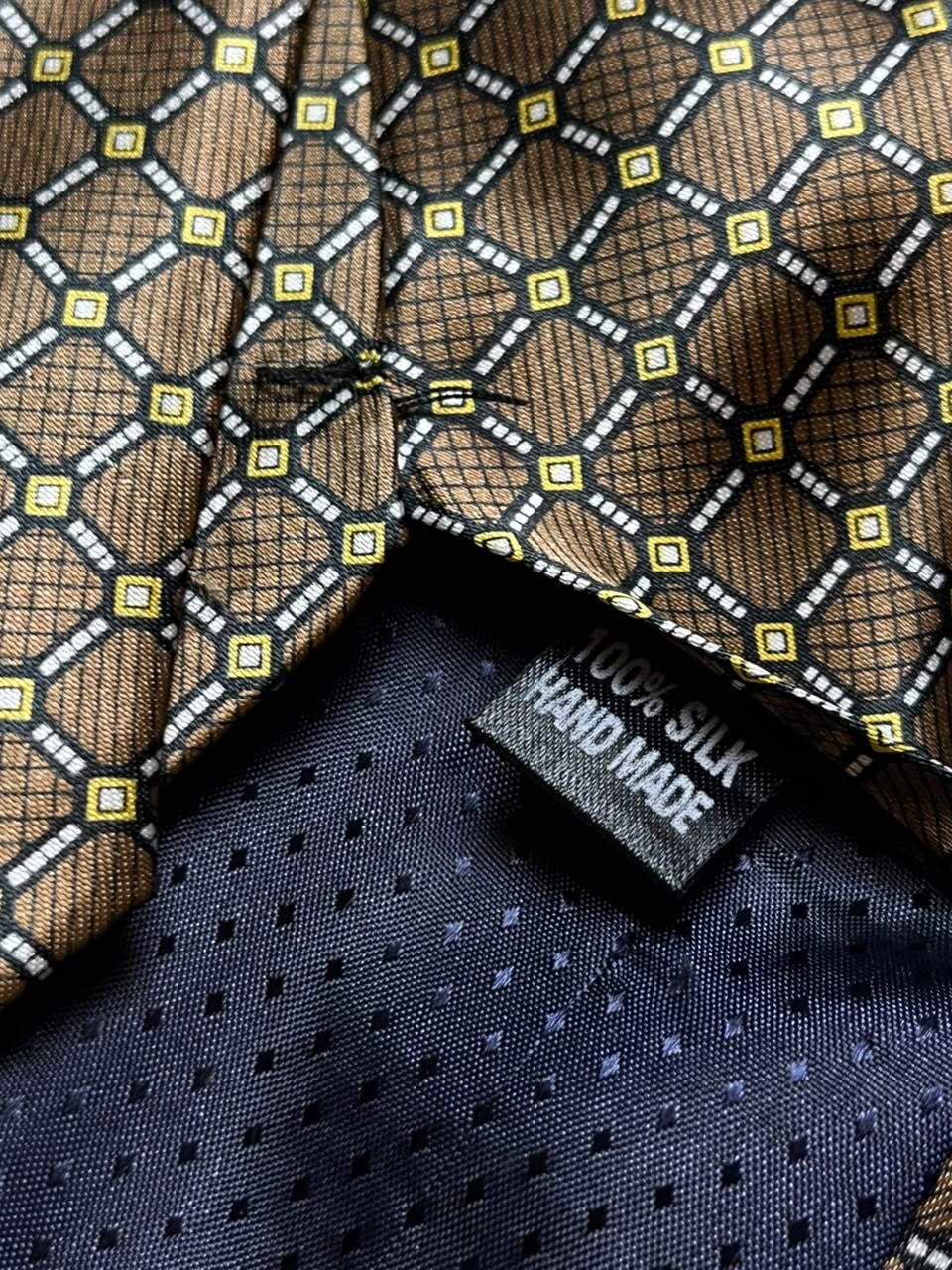 Hugo Boss BOSS 100% Silk Necktie Mens Brown Geometric Diamond Hand Made Tie