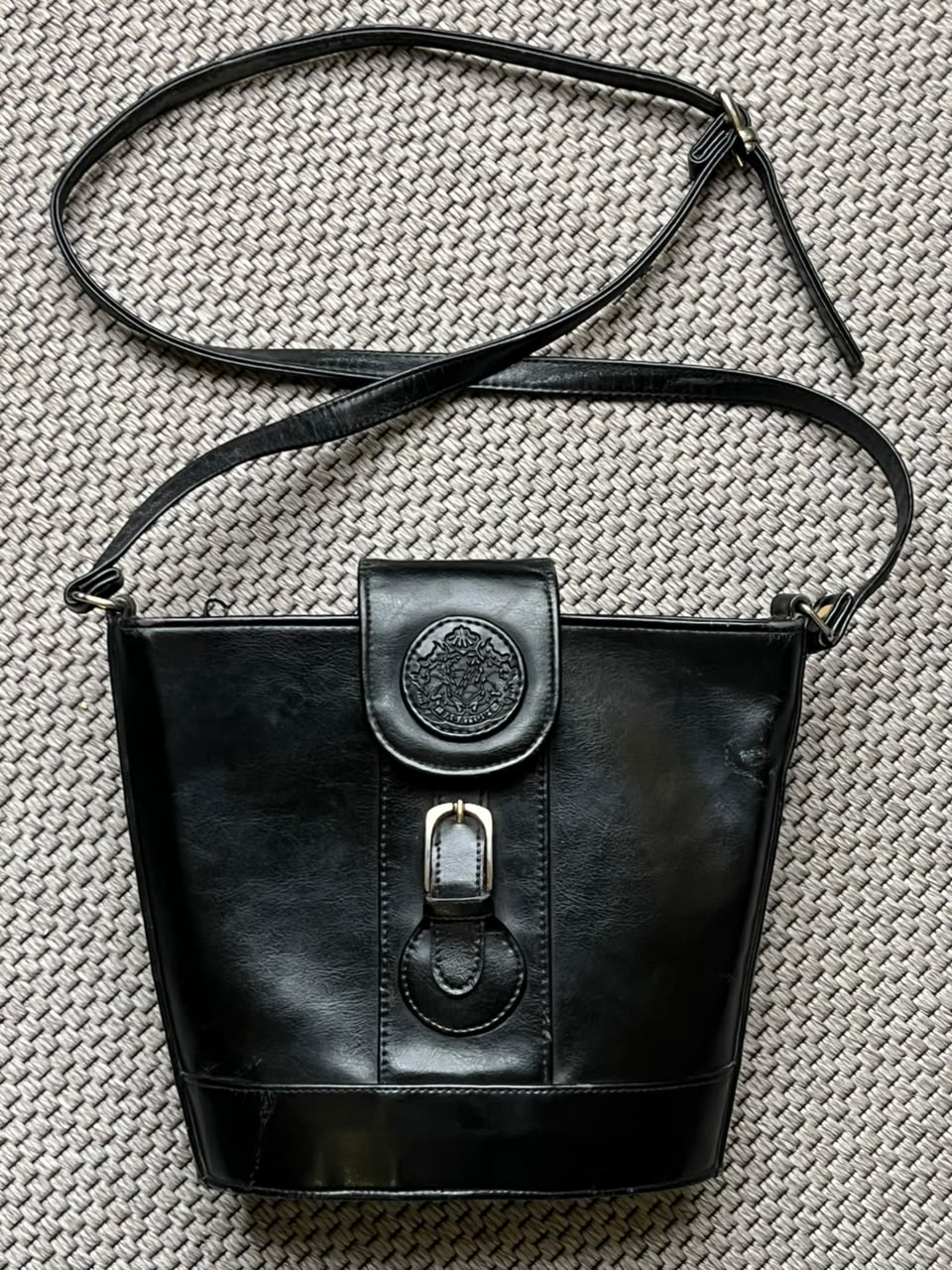 Vintage 90s Bagatique Black Structured Bucket Crossbody Bag Crest Buckle Flap
