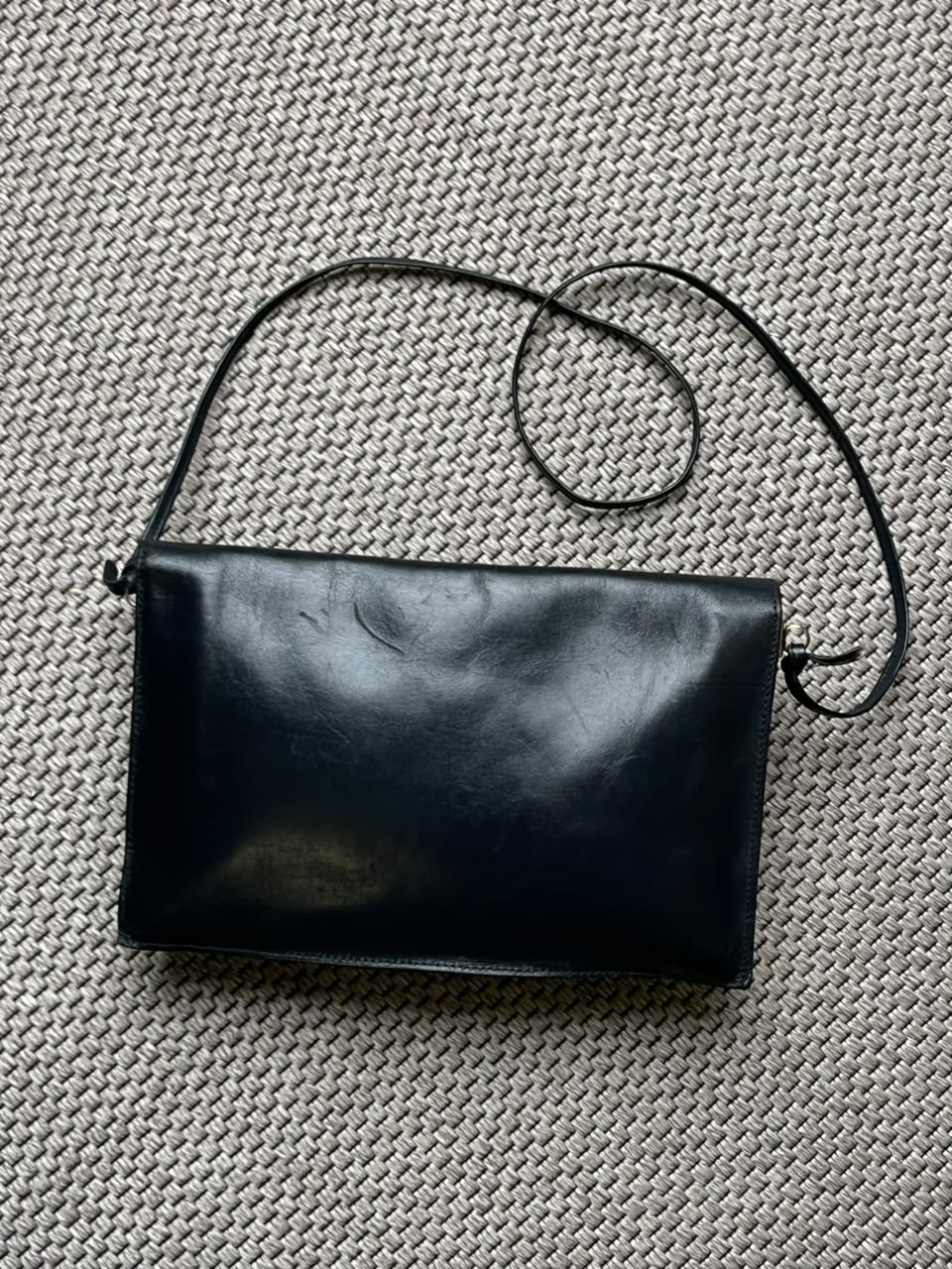 Vintage 90s Minimalist Navy Blue Leather Flap Shoulder Bag Crossbody Clutch Metal Ring