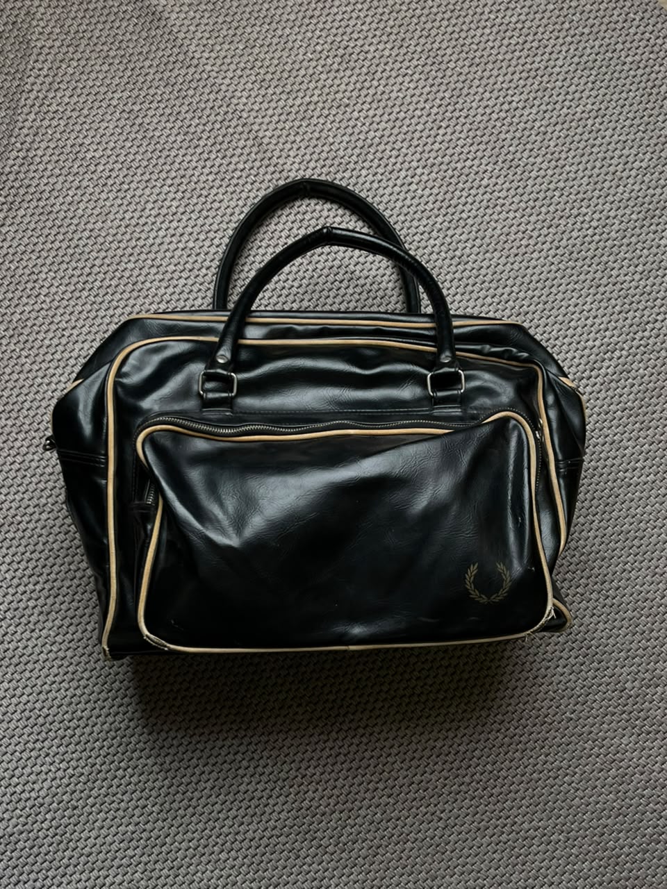 Fred Perry Classic Grip Bag Black PVC Barrel Holdall Duffel bag