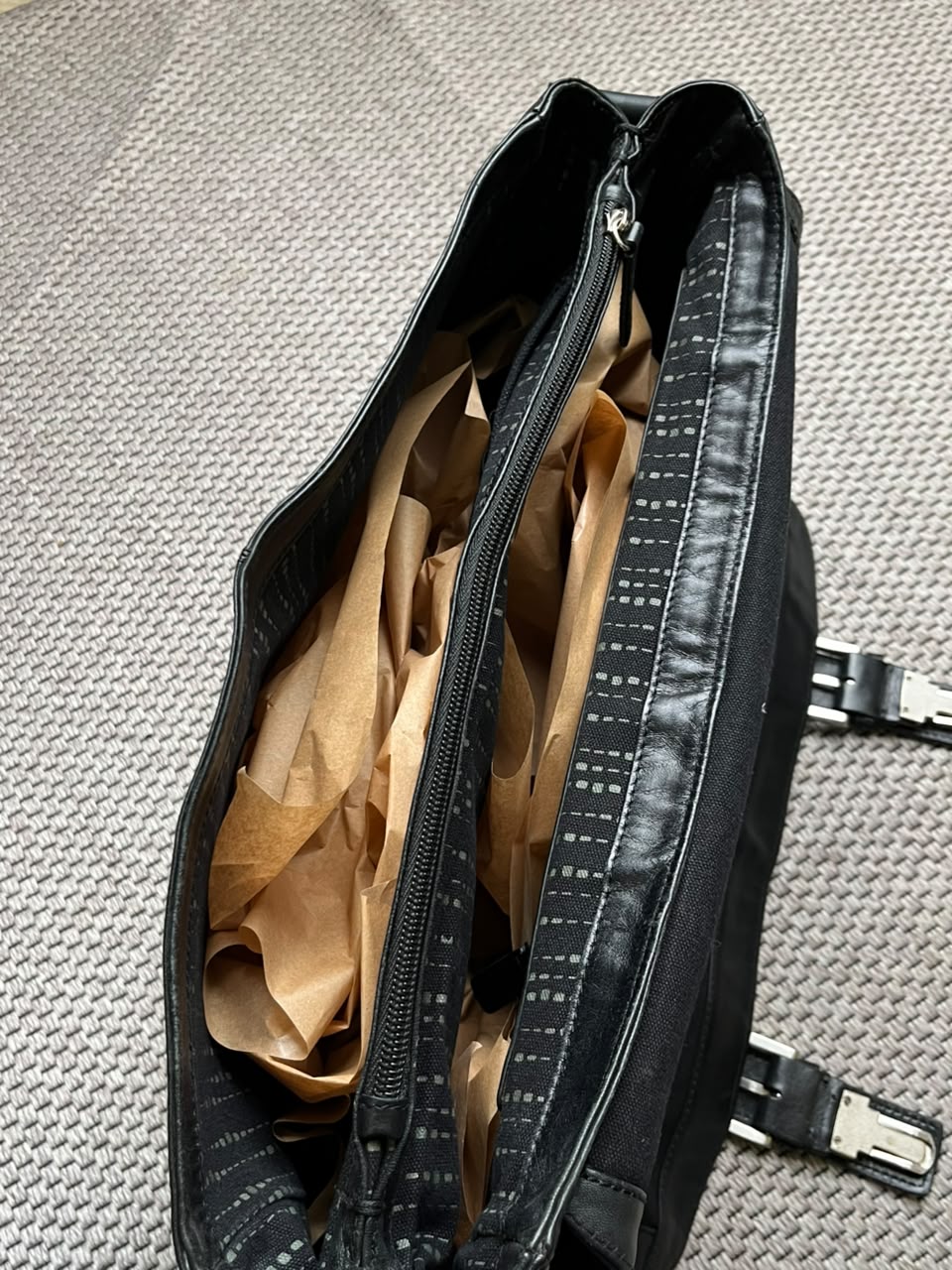 Fossil Brand Mens Black Leather Messenger Bag Laptop Crossbody Briefcase Flap