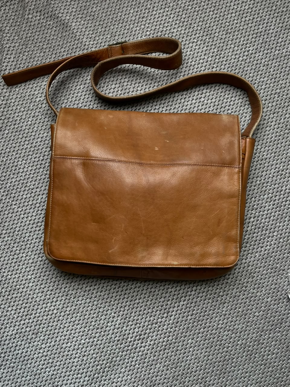 Latico Cognac Brown Leather Messenger Bag Laptop Crossbody Briefcase Work Bag