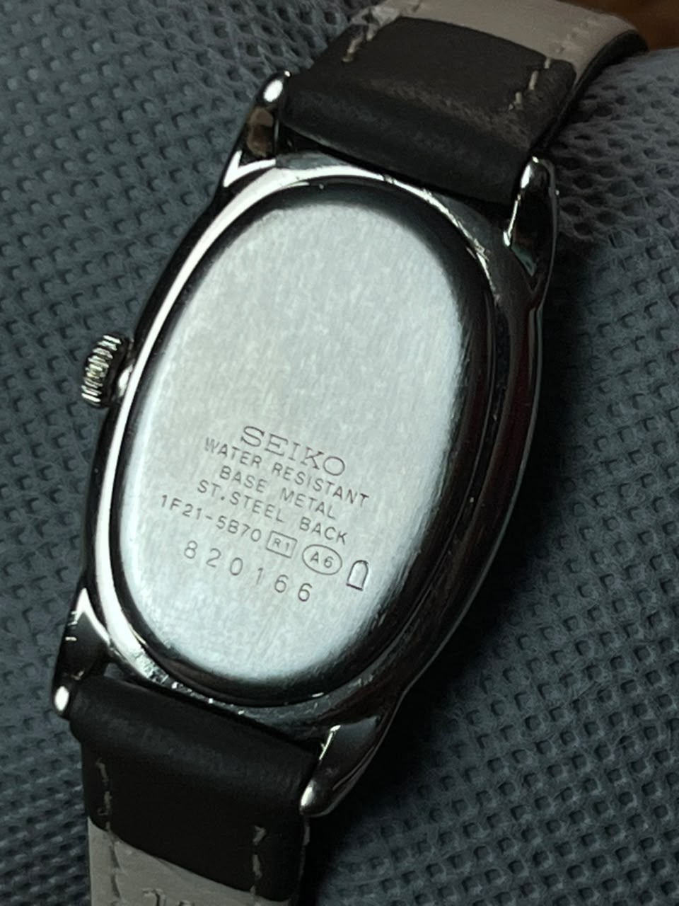 Vintage Seiko 1F21-5B70 Oval Baignoire Style Quartz Watch Leather Strap