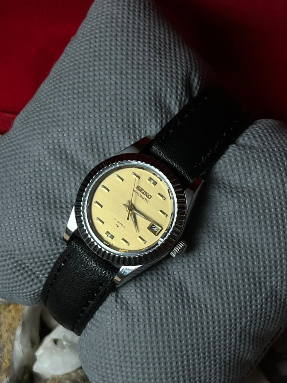 Vintage Seiko Automatic 17 Jewels Fluted Bezel Champagne Dial Watch