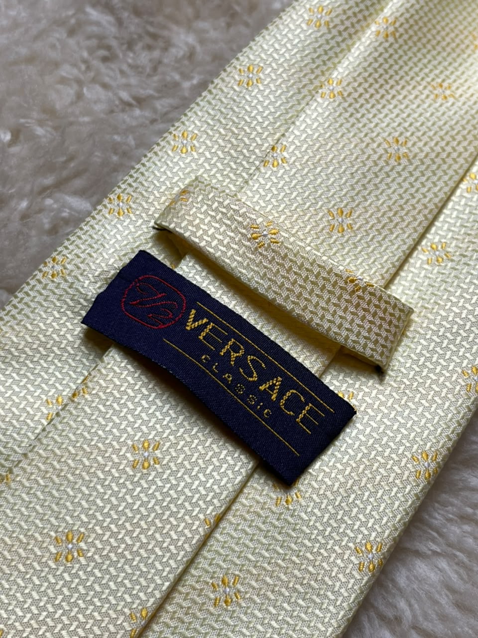Versace Classic 100% Silk Tie Mens Light Yellow White Floral Geometric Dot Motif Italy