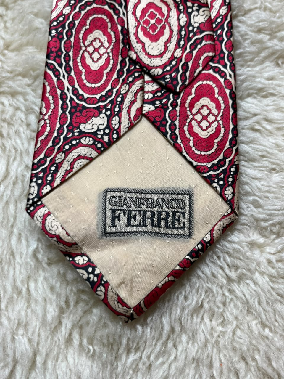 Gianfranco Ferre 100% Silk Tie Mens Red Black White Baroque Medallion Motif Italy